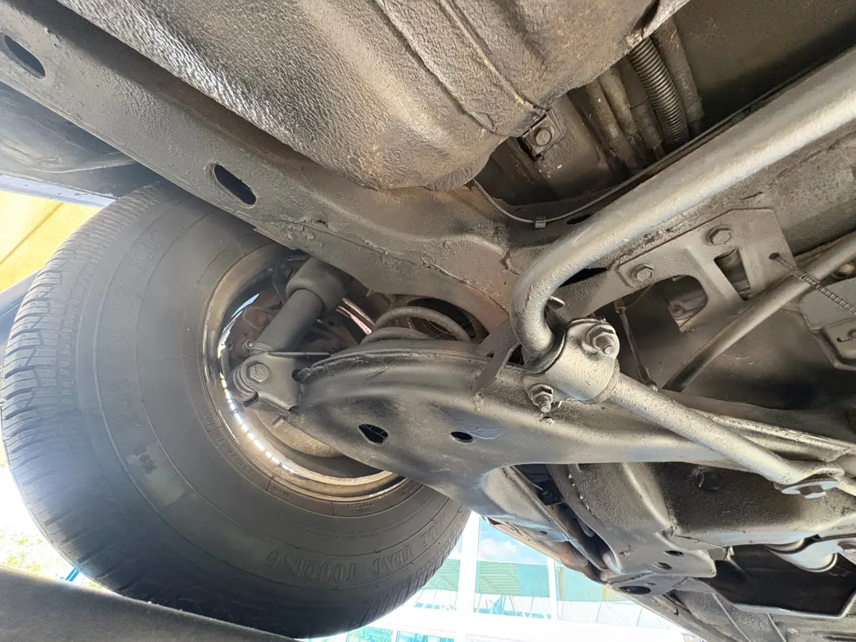 Vehicle photo 52