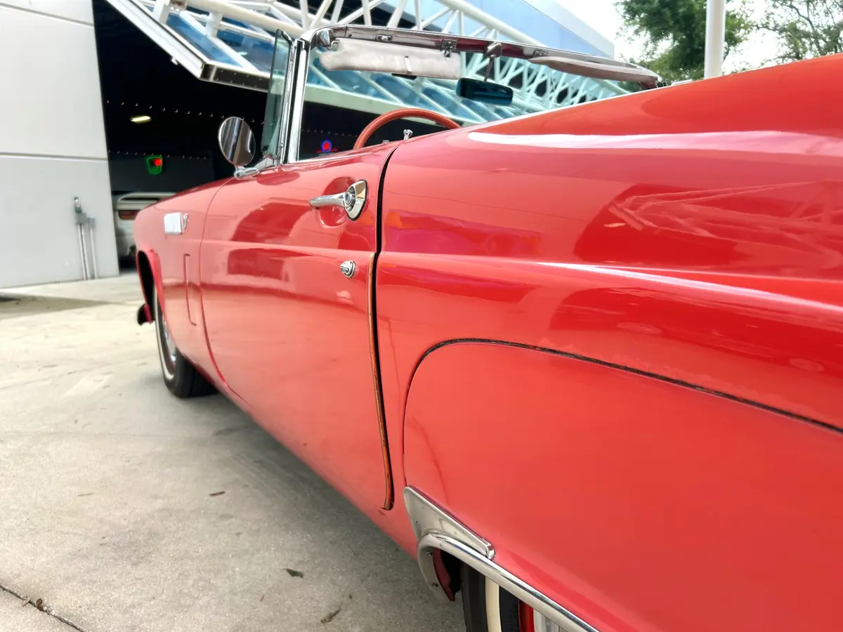 Vehicle photo 12