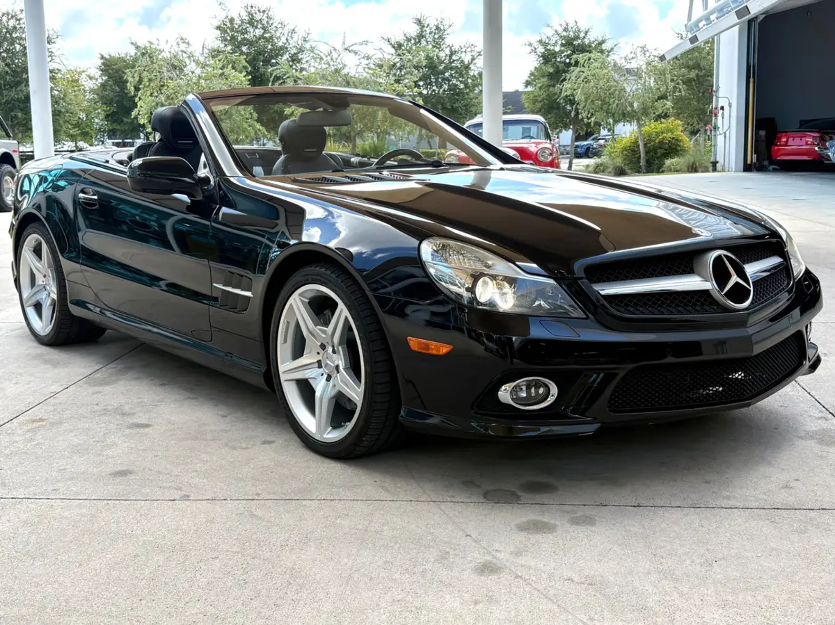 Vehicle photo 4