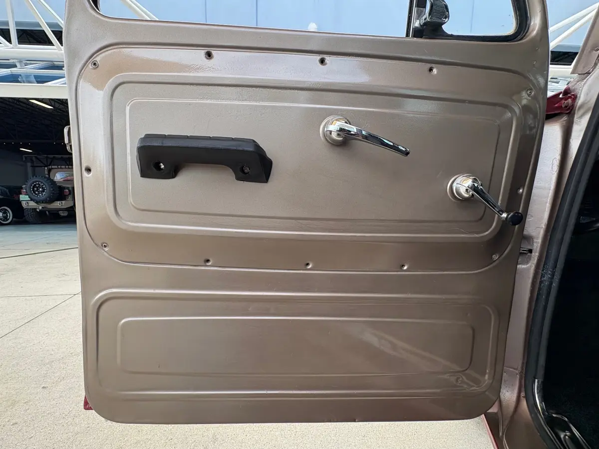 Vehicle photo 30