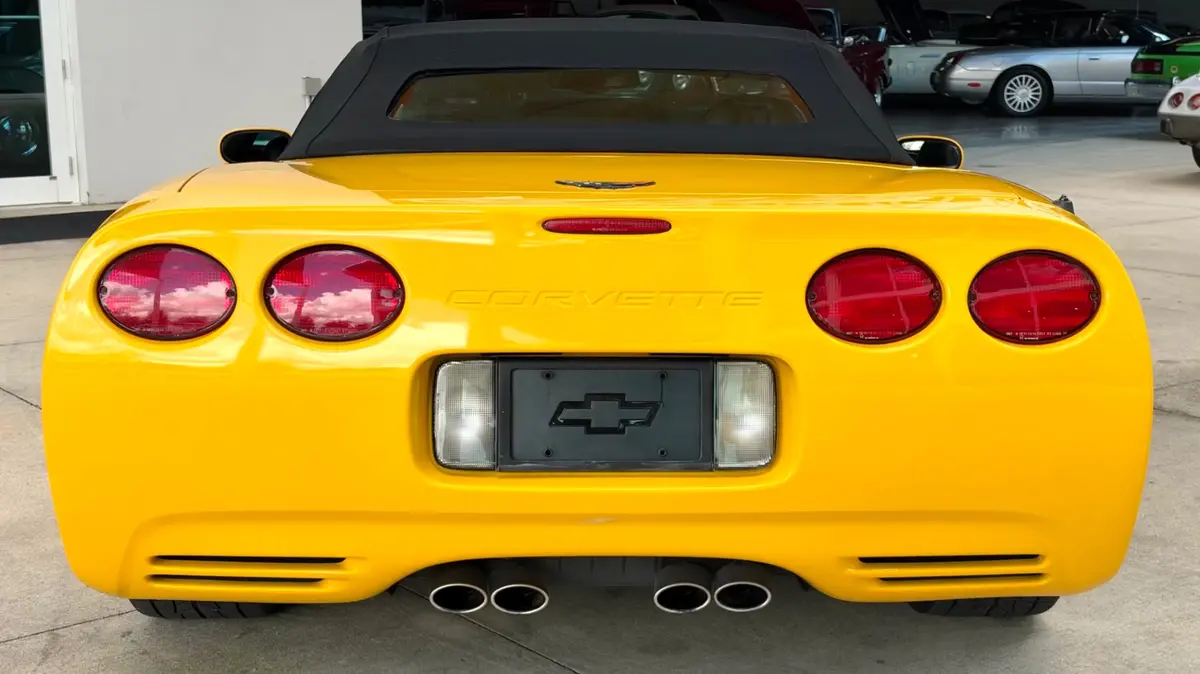 Vehicle photo 22