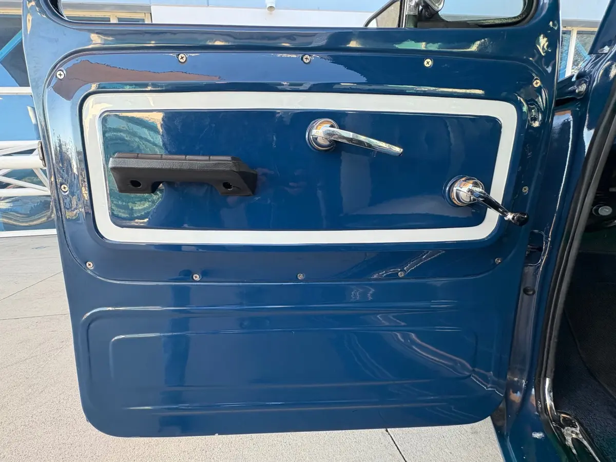 Vehicle photo 31