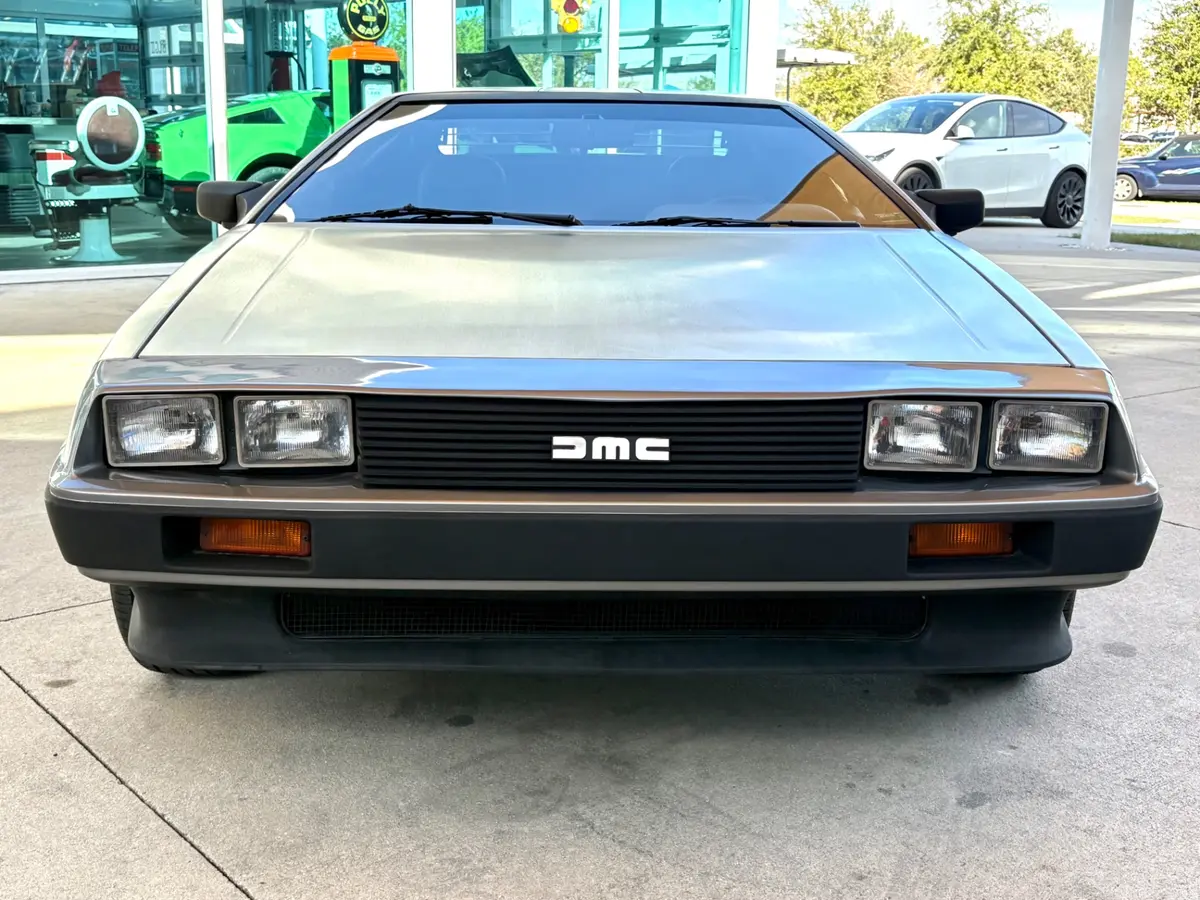 Vehicle photo 2