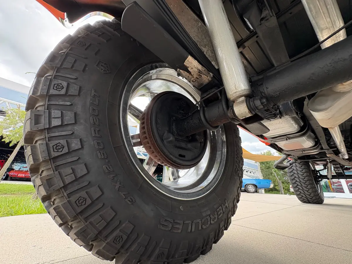 Vehicle photo 48