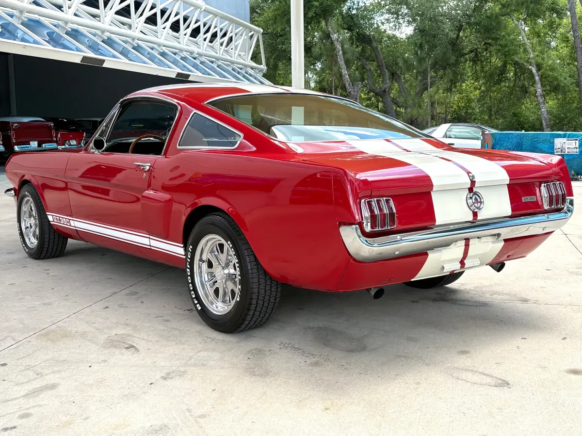 Vehicle photo 9