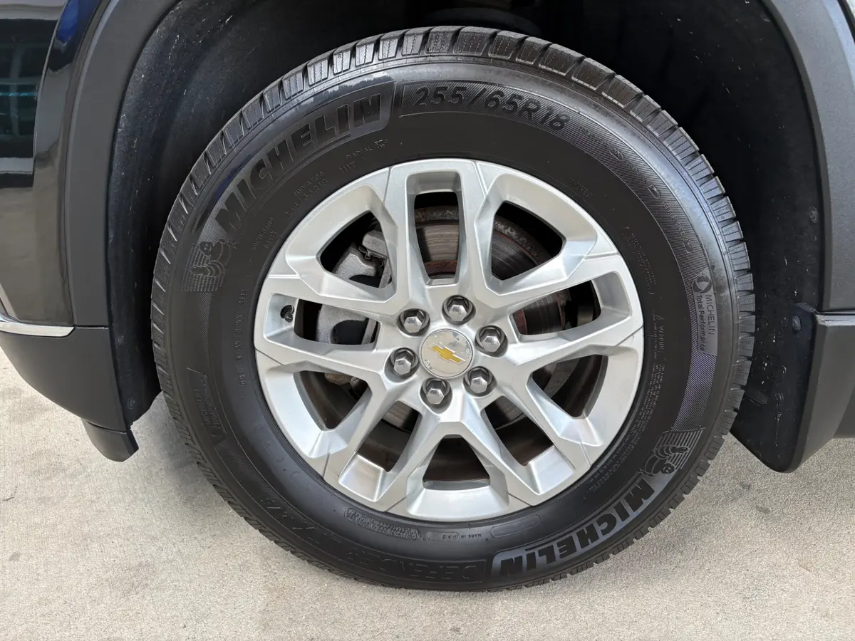 Vehicle photo 21