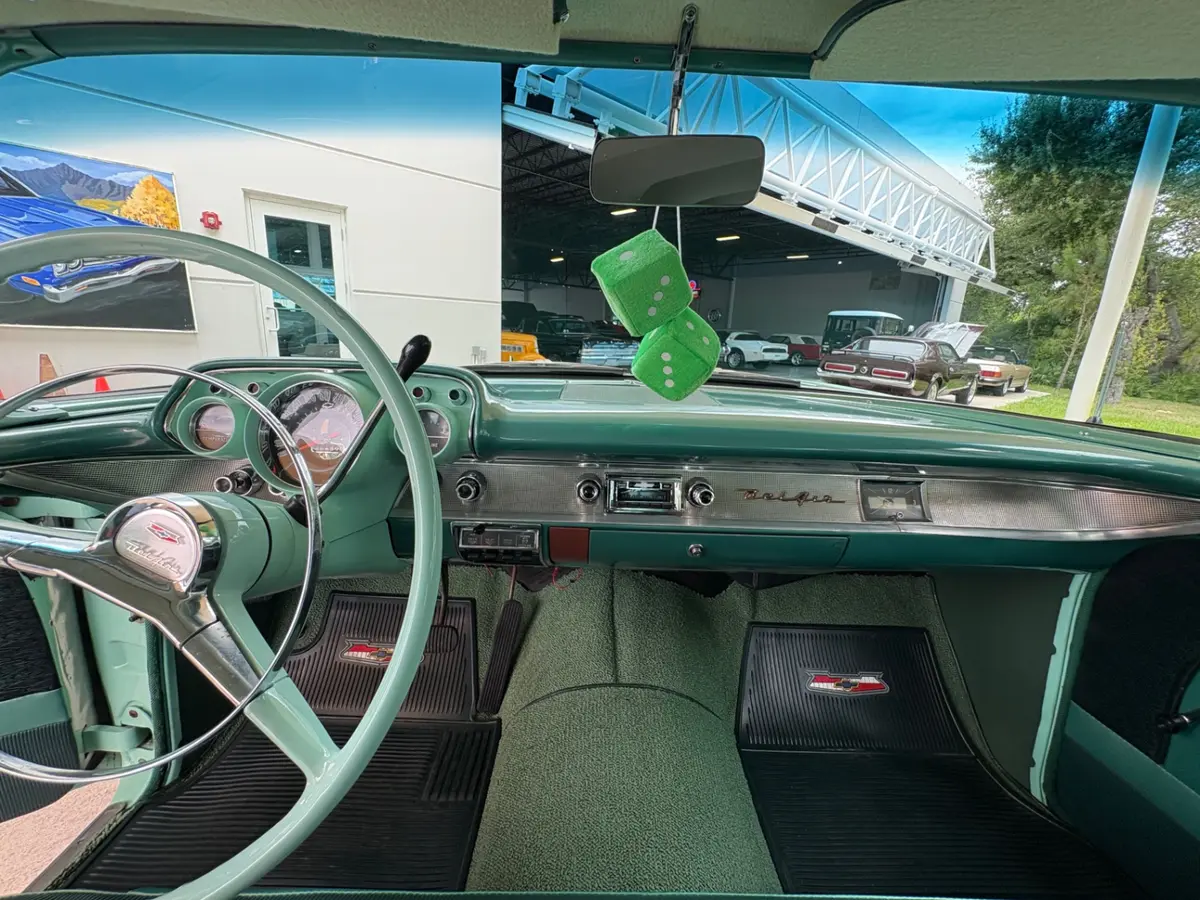 Vehicle photo 37