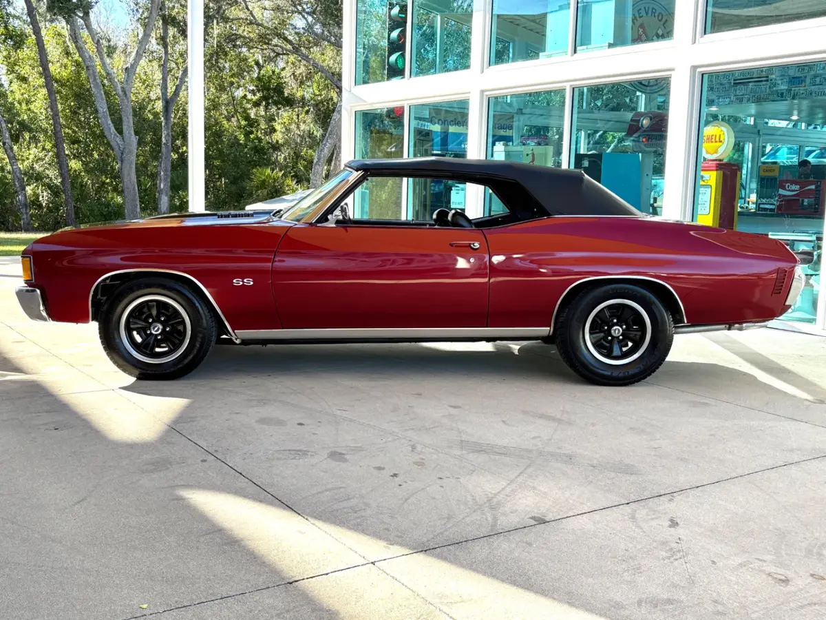 Vehicle photo 25