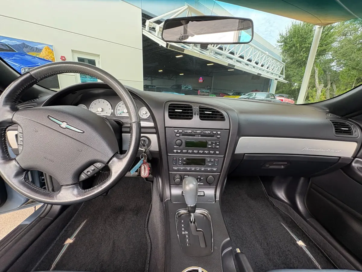 Vehicle photo 43