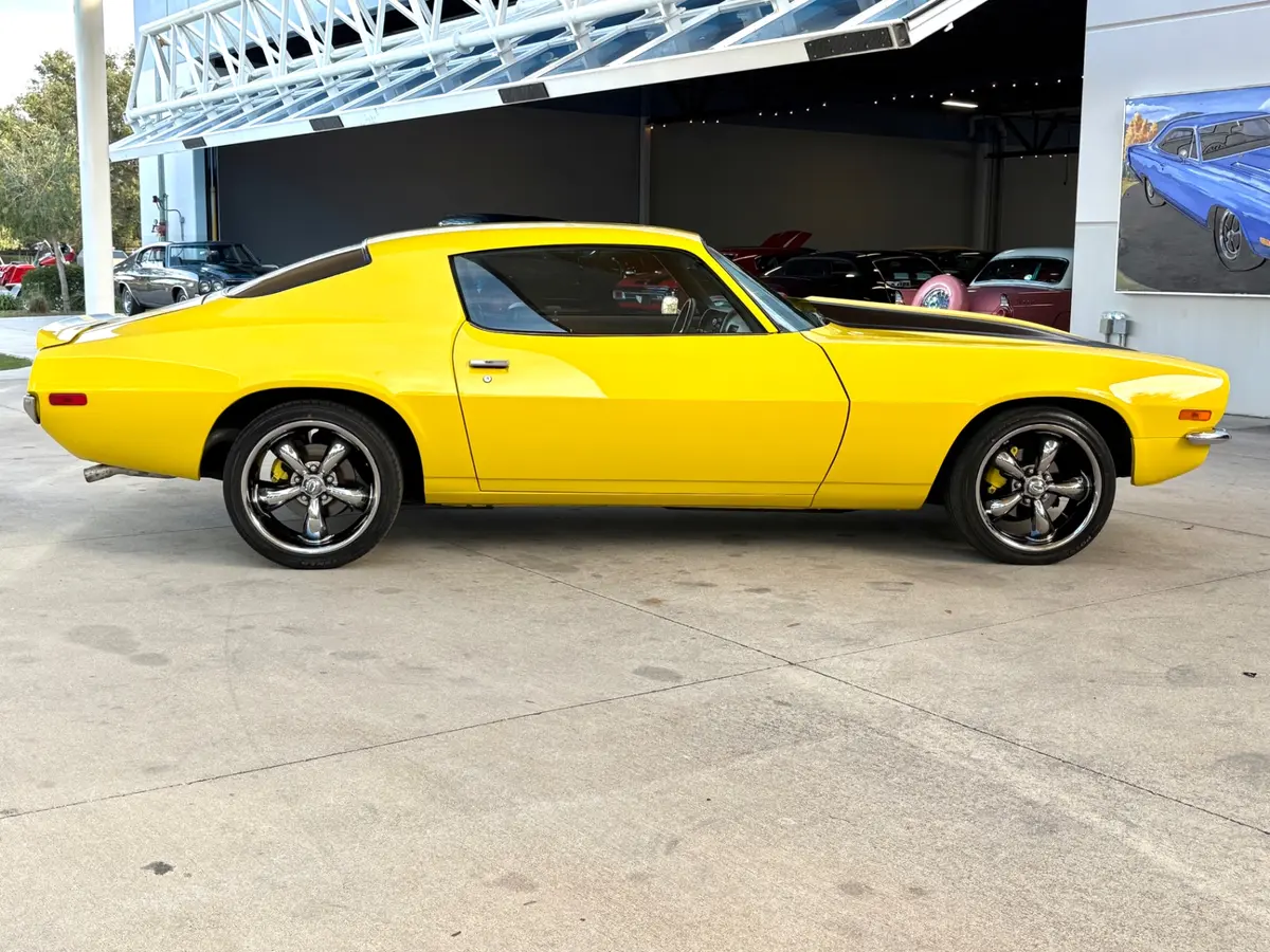 Vehicle photo 5