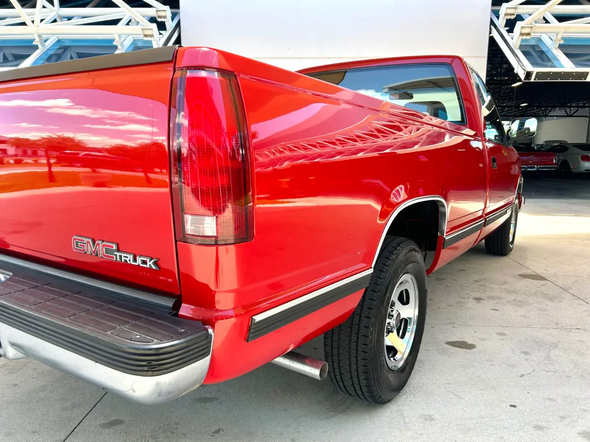Vehicle photo 15