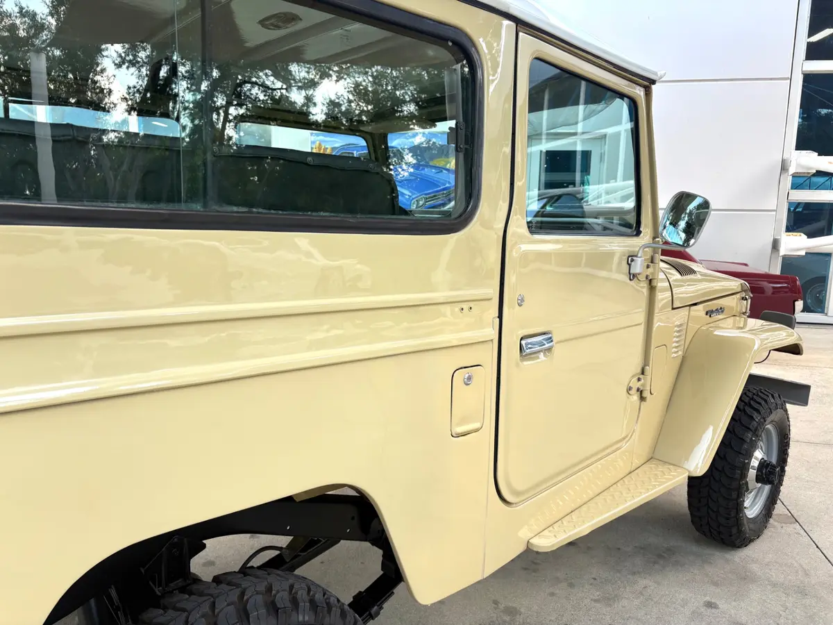 Vehicle photo 16