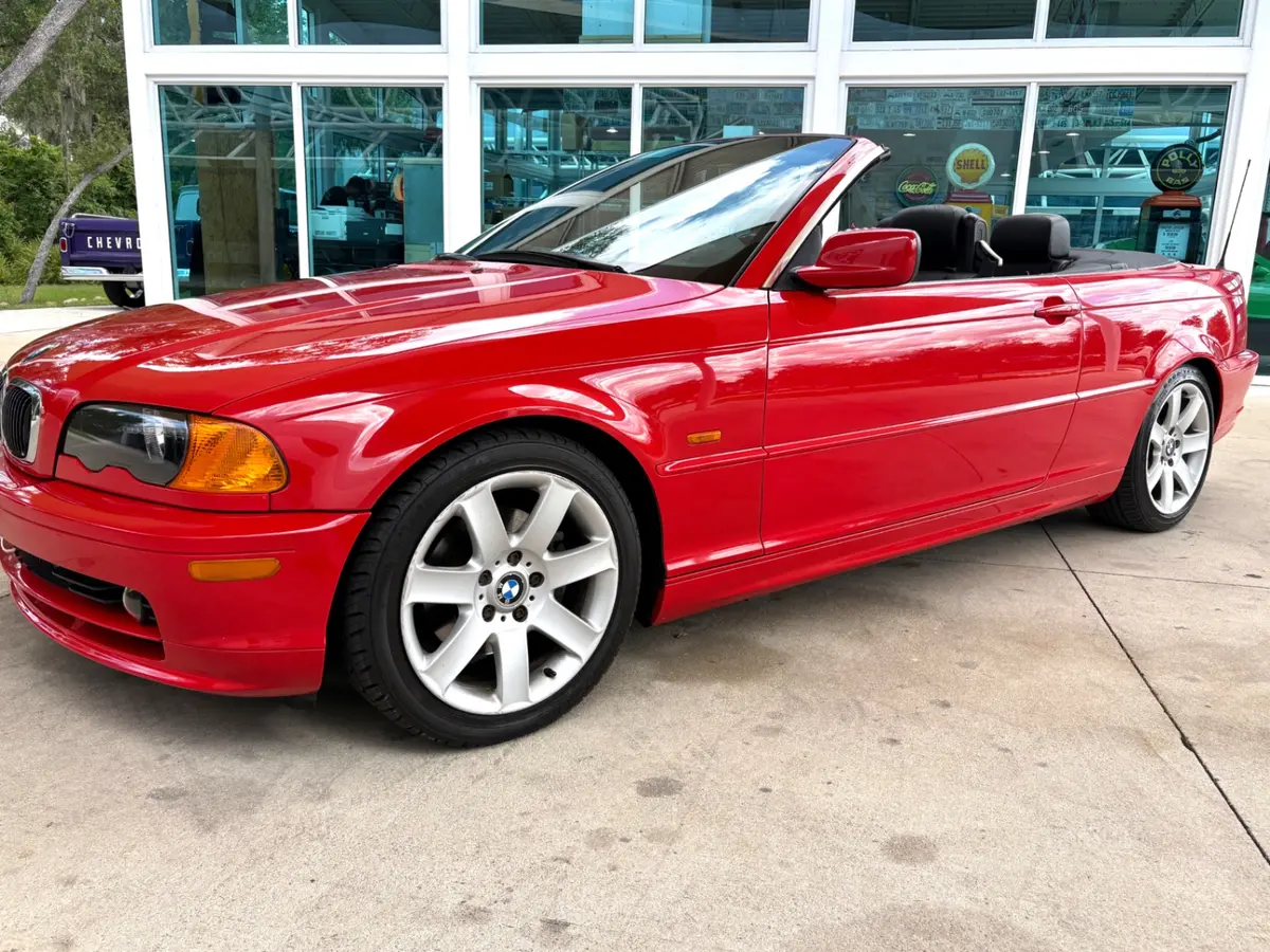 Vehicle photo 12