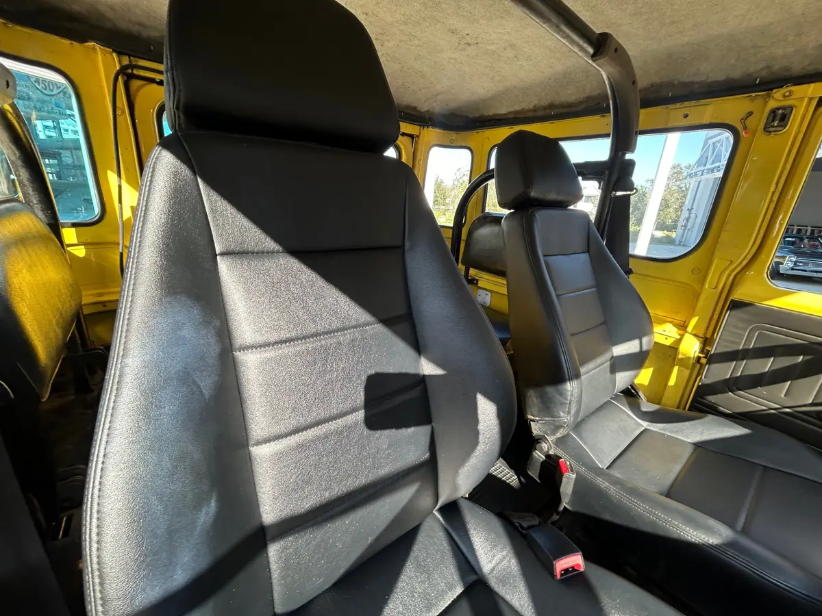 Vehicle photo 25