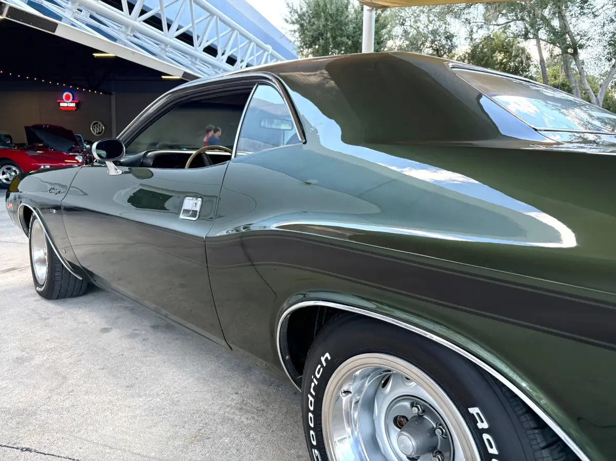Vehicle photo 14