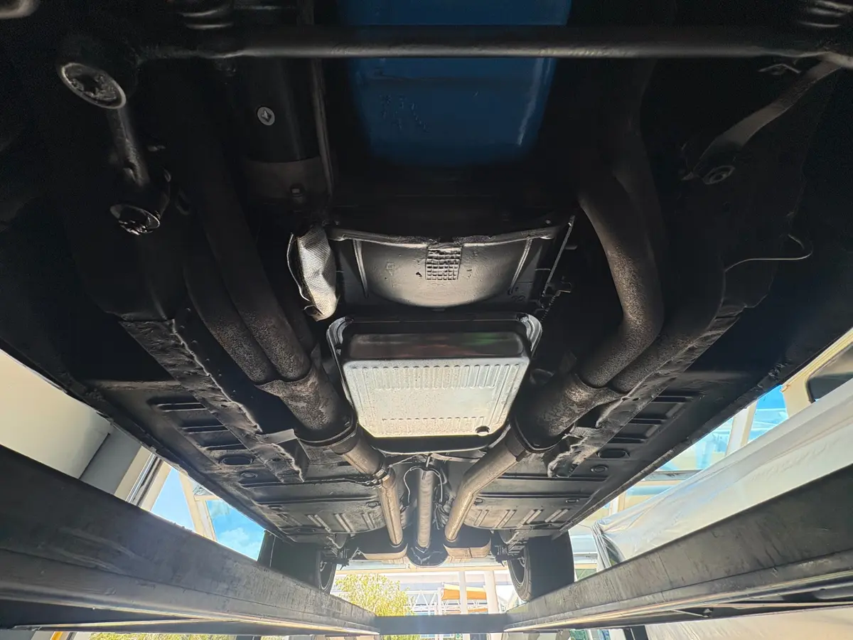 Vehicle photo 57