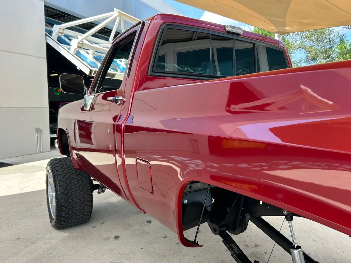 Vehicle photo 13