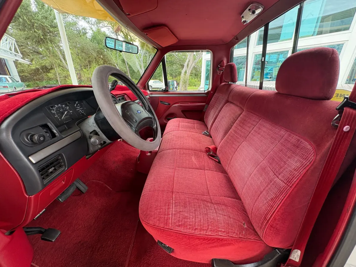 Vehicle photo 32