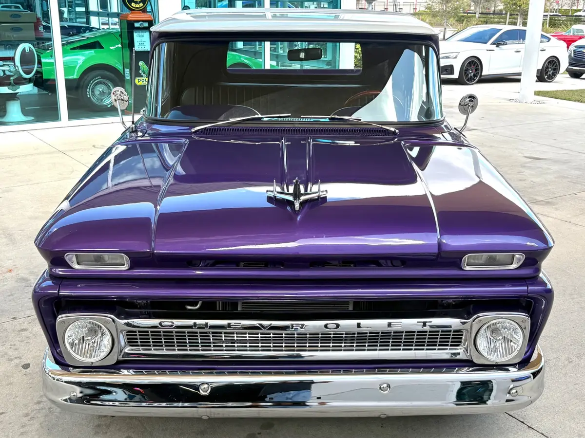 Vehicle photo 3