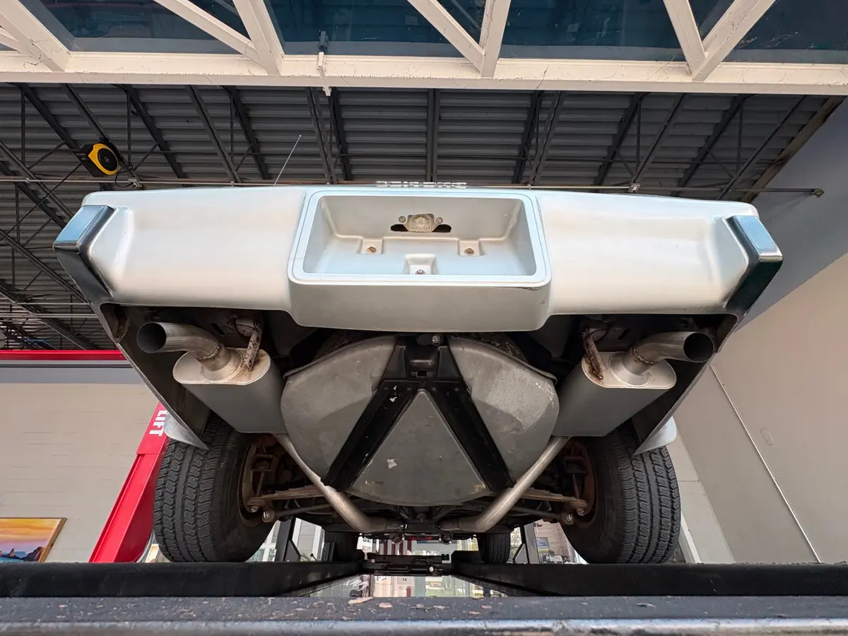 Vehicle photo 43