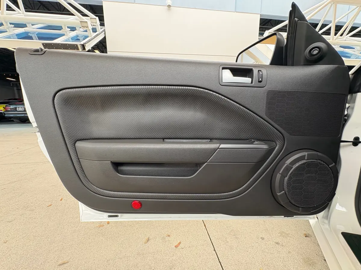 Vehicle photo 34
