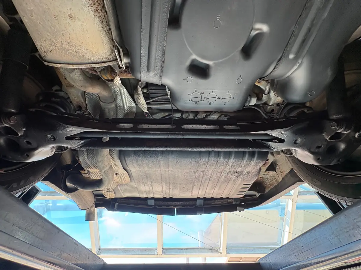 Vehicle photo 52