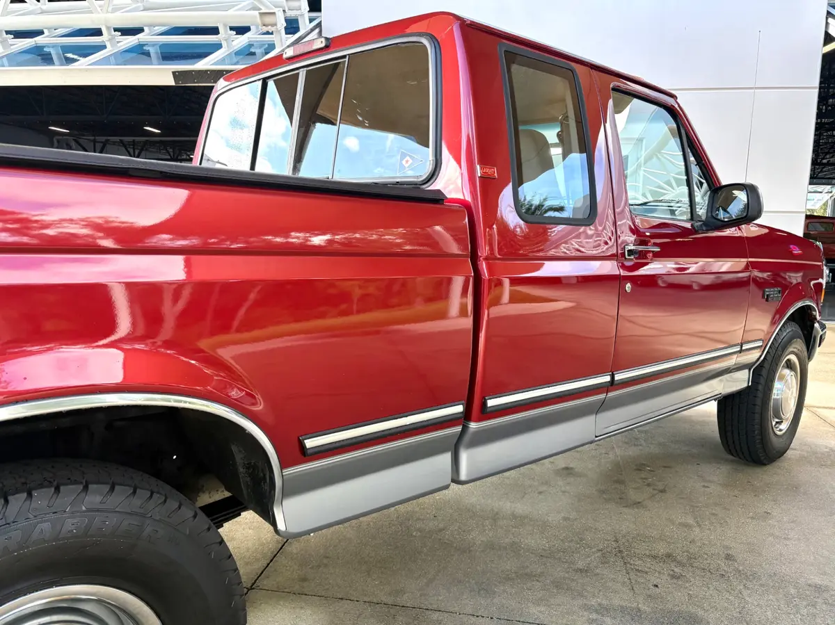 Vehicle photo 16