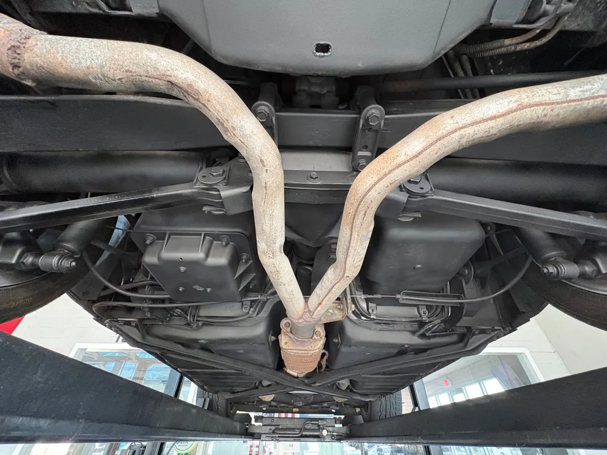 Vehicle photo 43