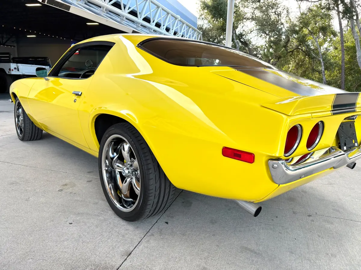 Vehicle photo 15