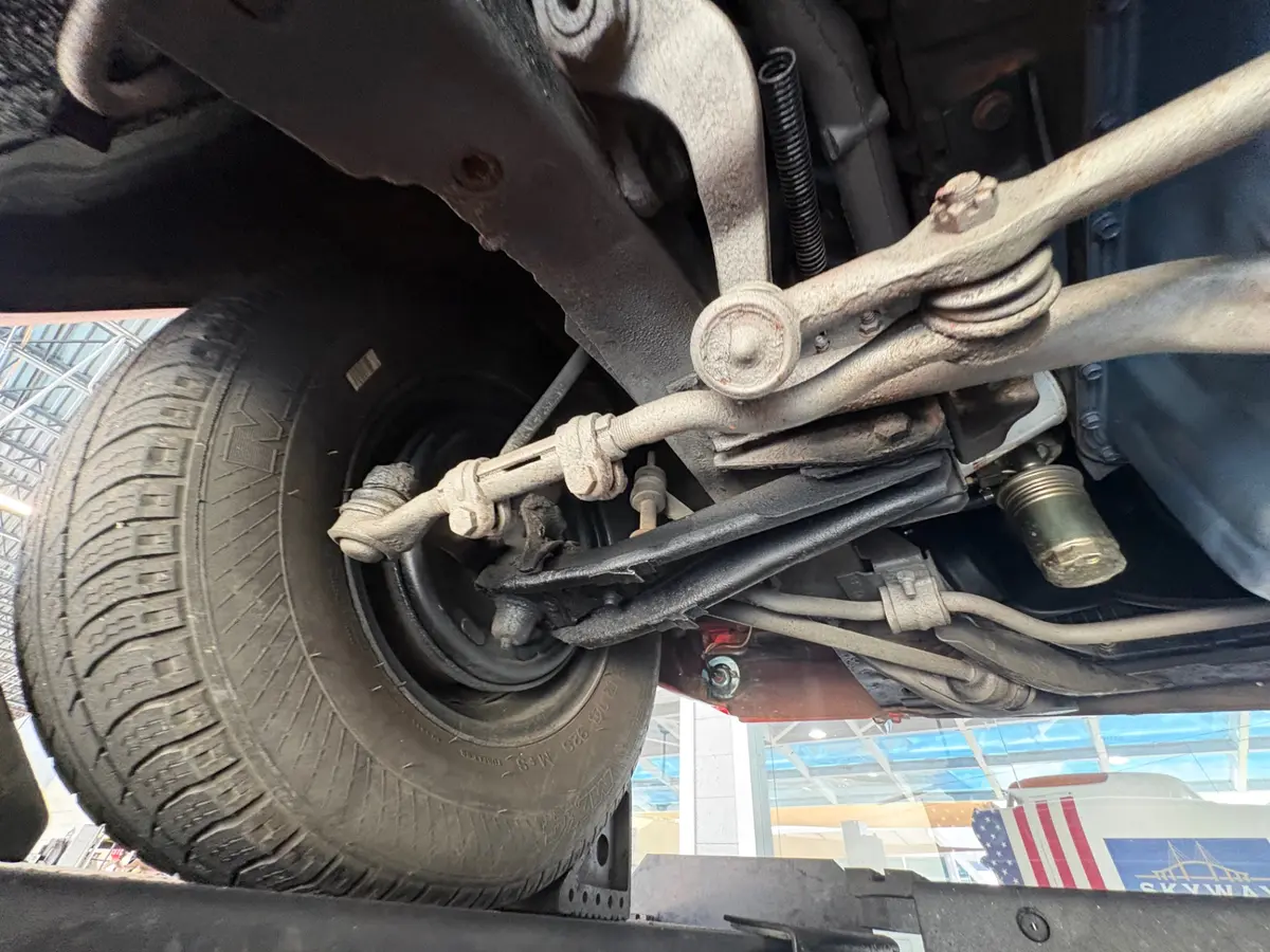 Vehicle photo 54