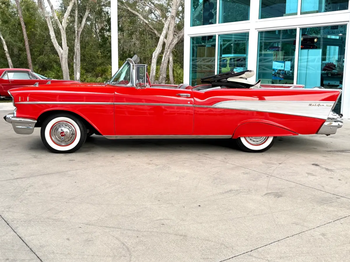 Vehicle photo 11