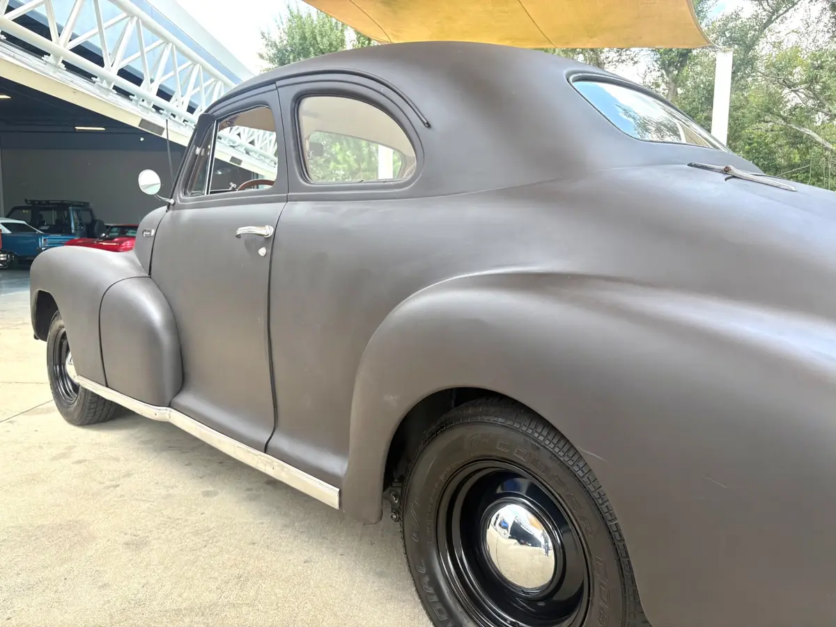 Vehicle photo 14