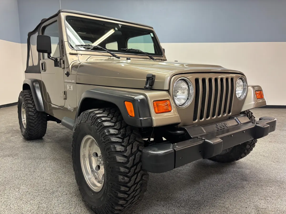 Vehicle photo 9