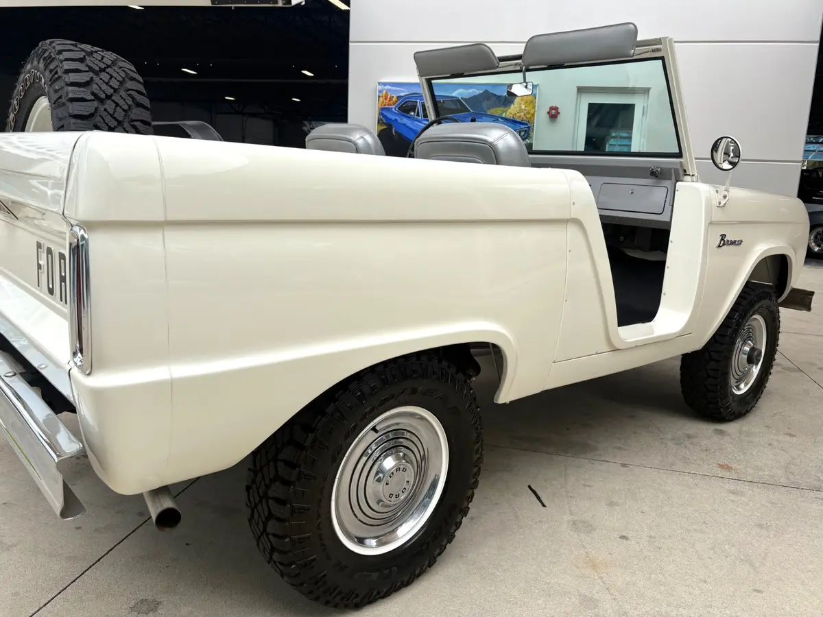 Vehicle photo 16