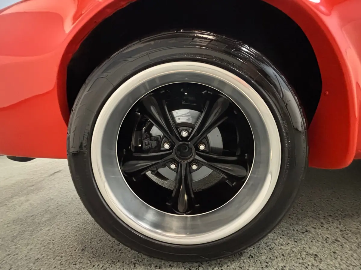 Vehicle photo 12