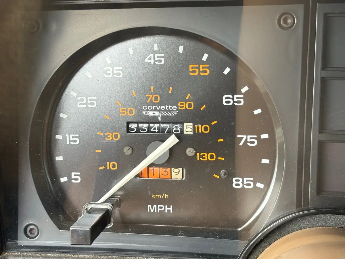 Vehicle photo 23