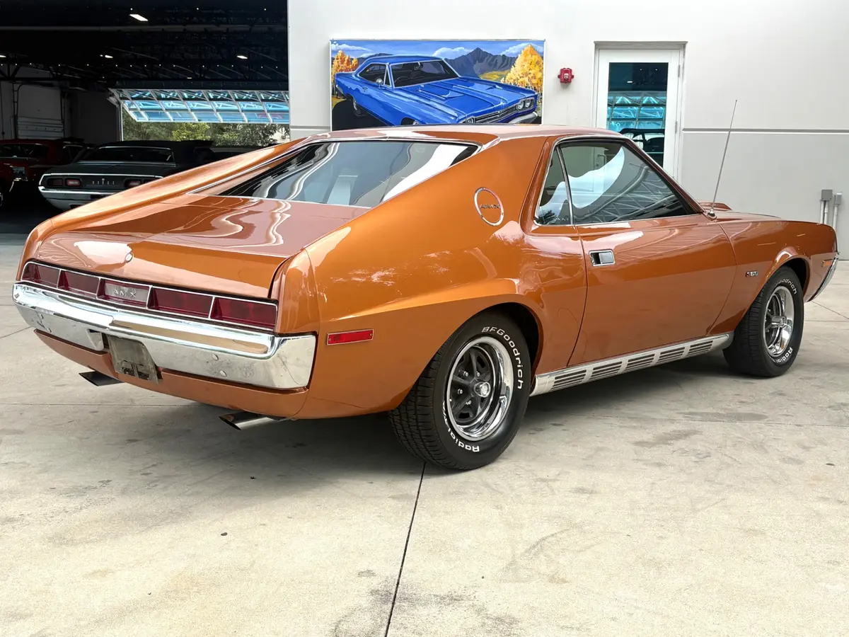 Vehicle photo 6