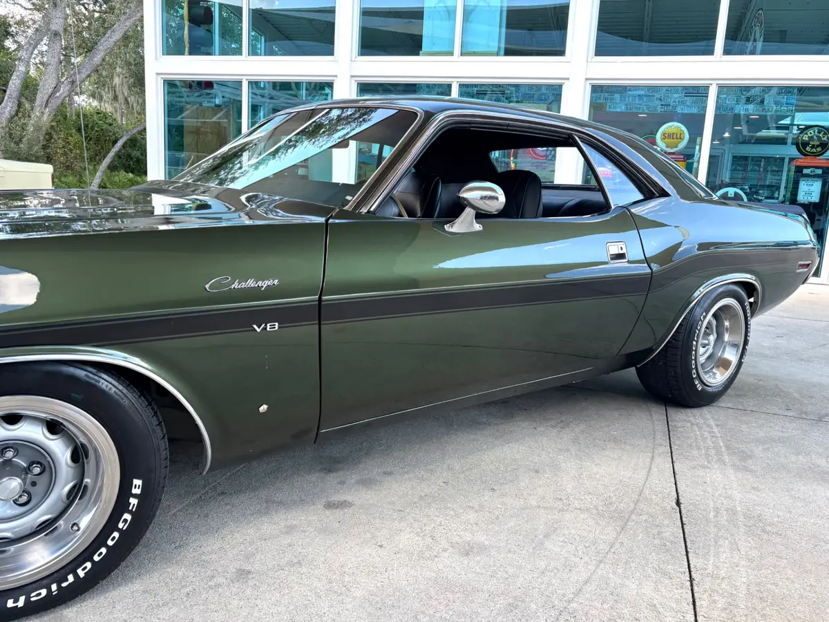 Vehicle photo 13