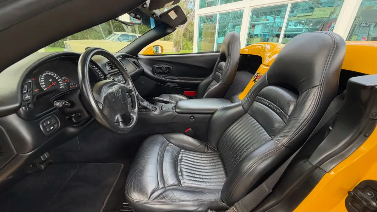 Vehicle photo 37
