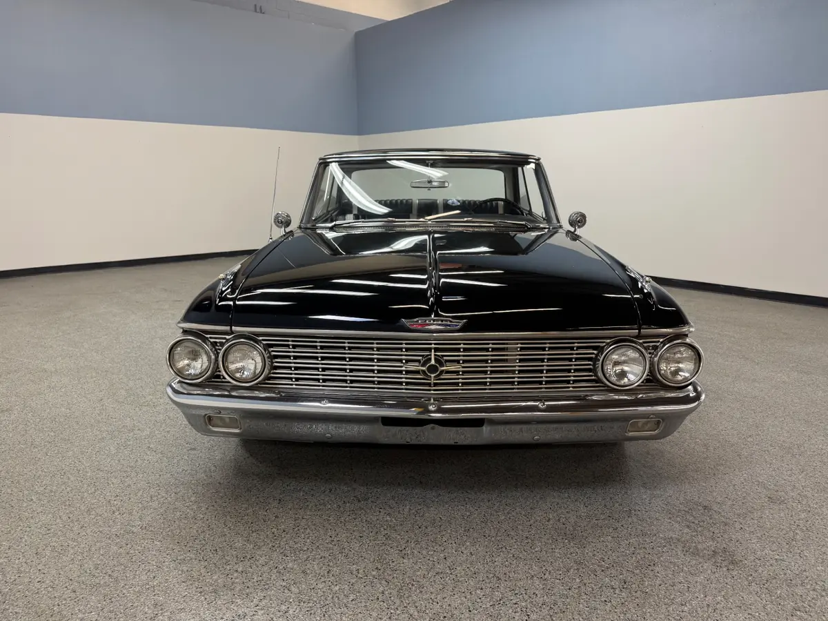 Vehicle photo 9