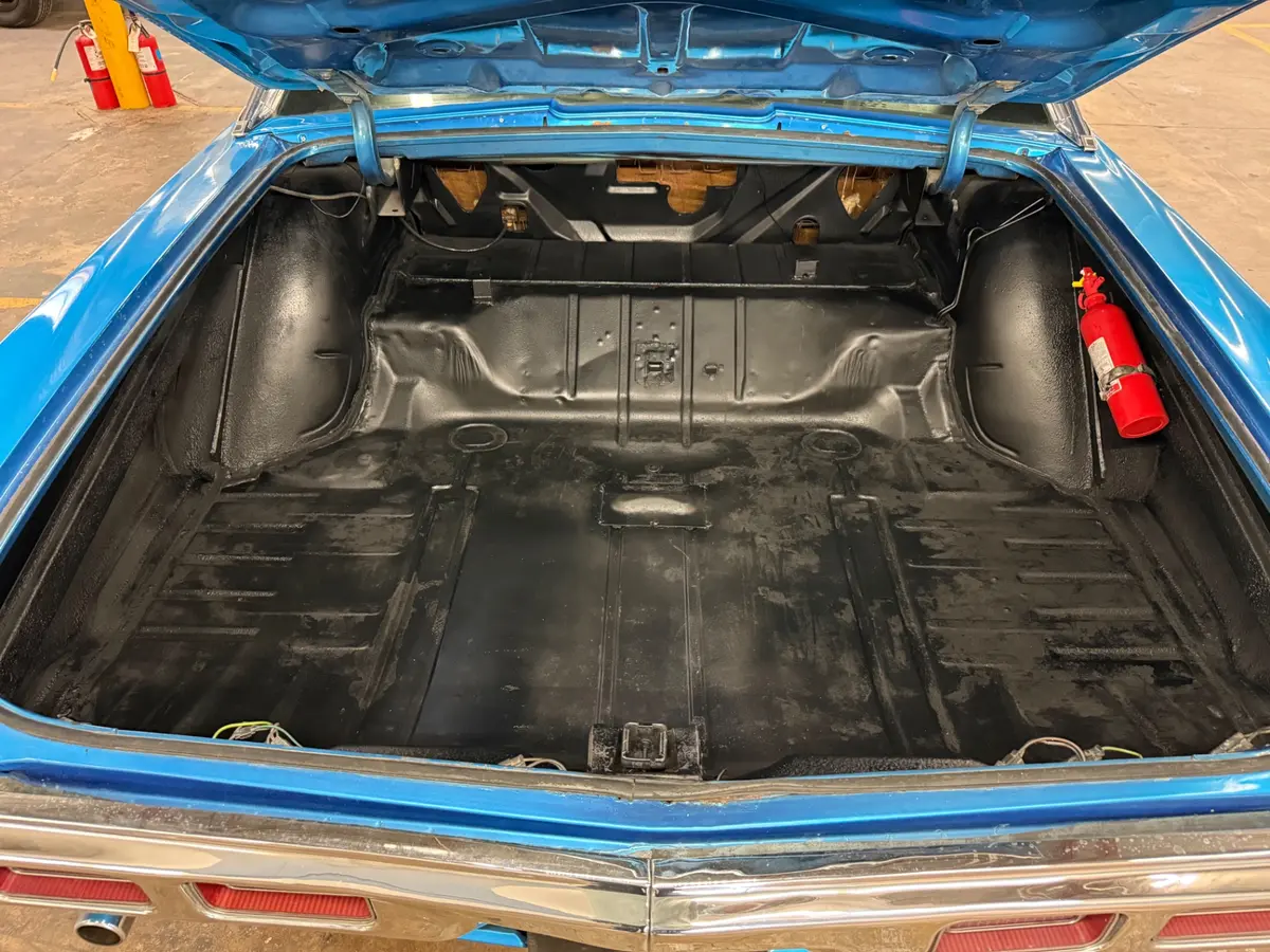 Vehicle photo 27