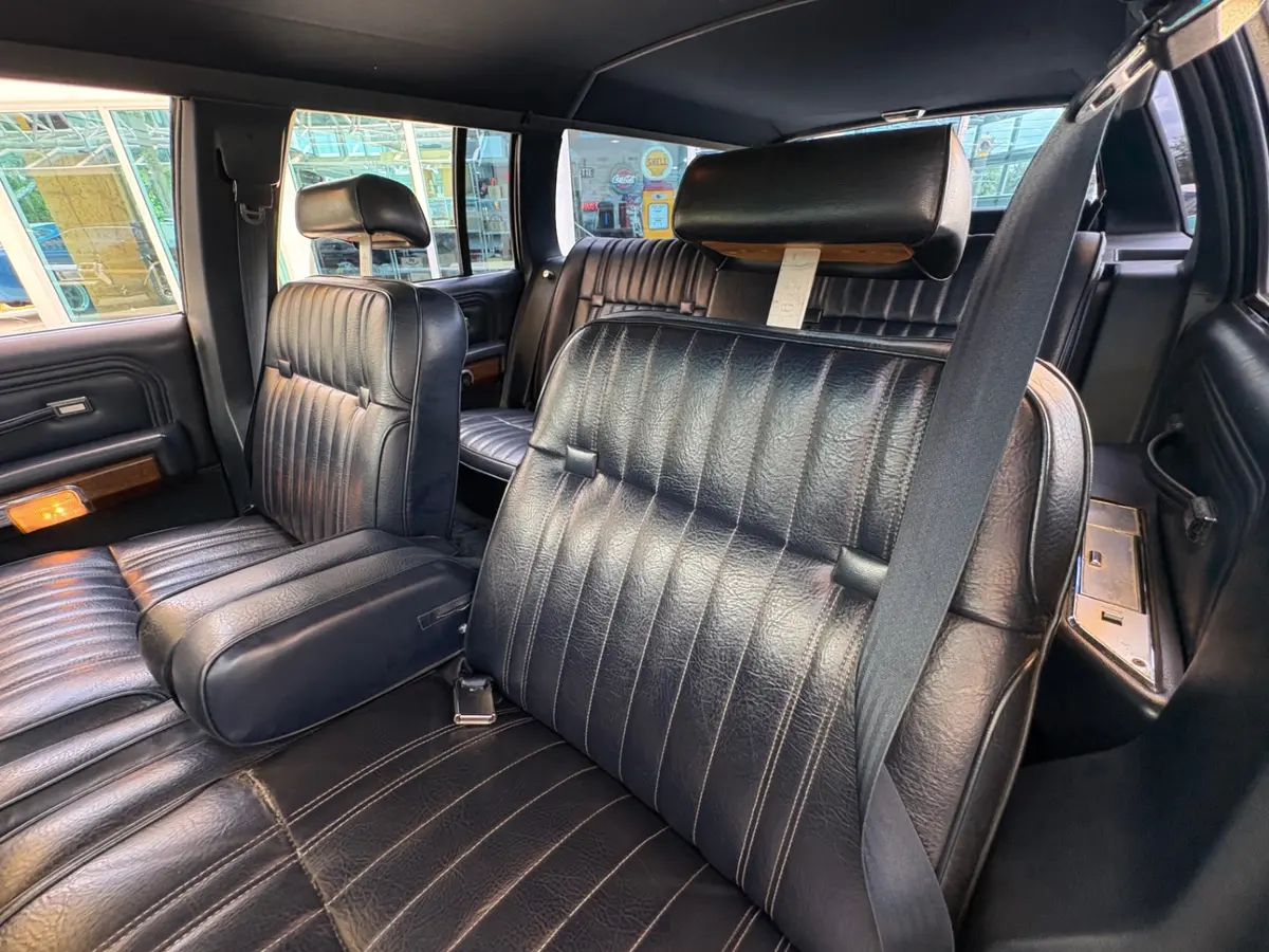 Vehicle photo 33