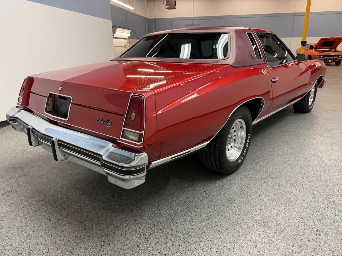 Vehicle photo 9