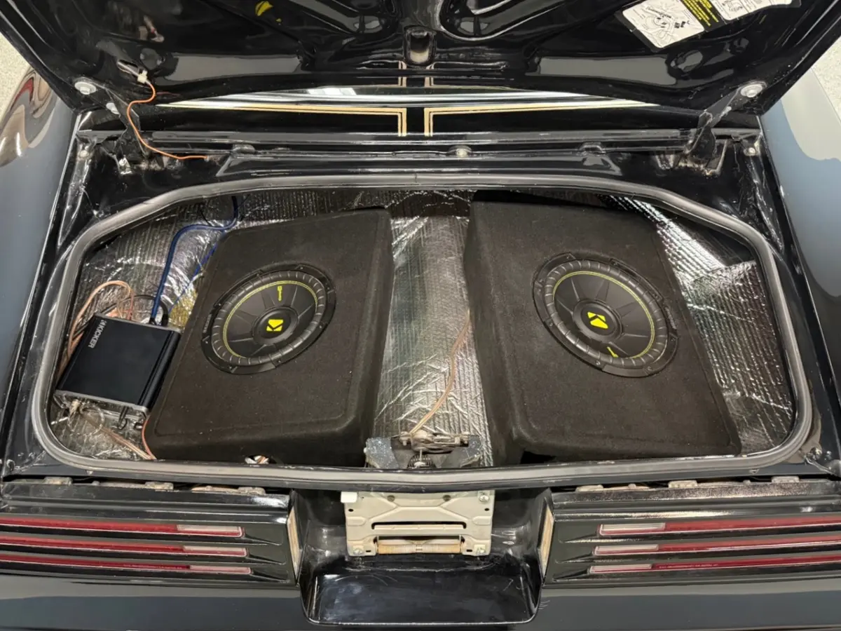Vehicle photo 9