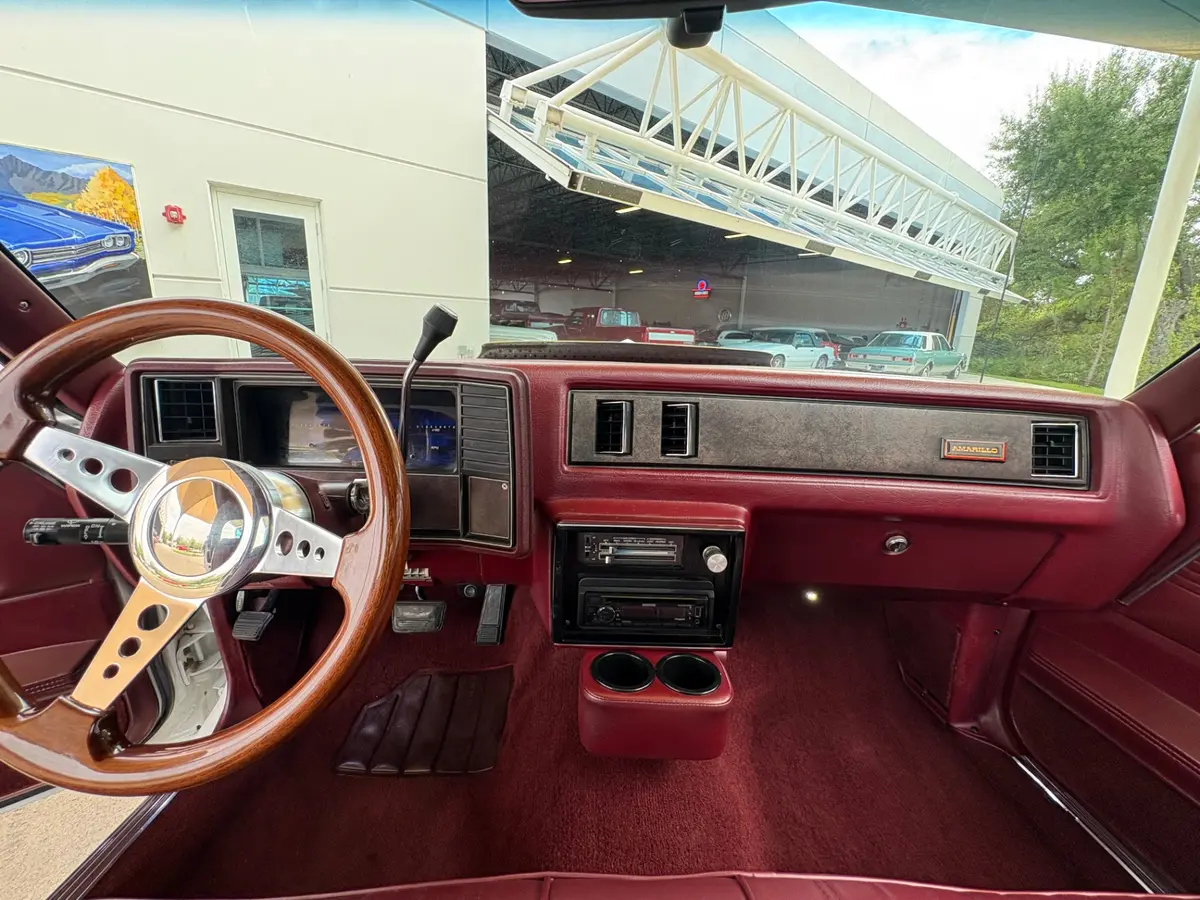 Vehicle photo 33