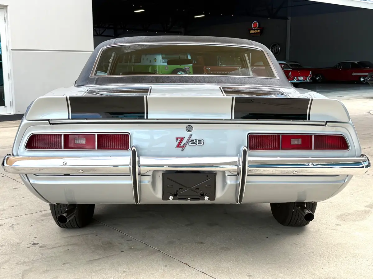Vehicle photo 7
