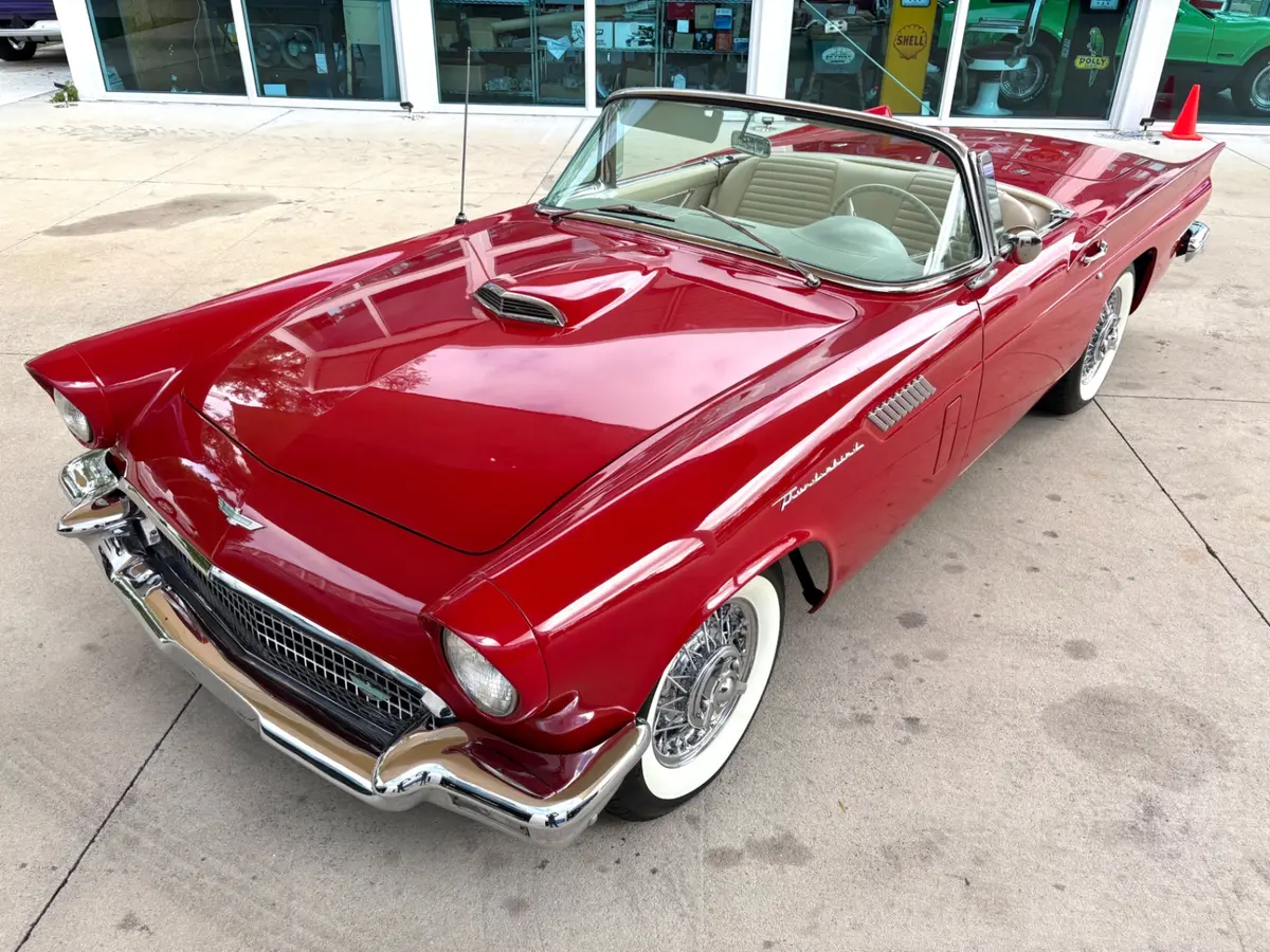 Vehicle photo 21