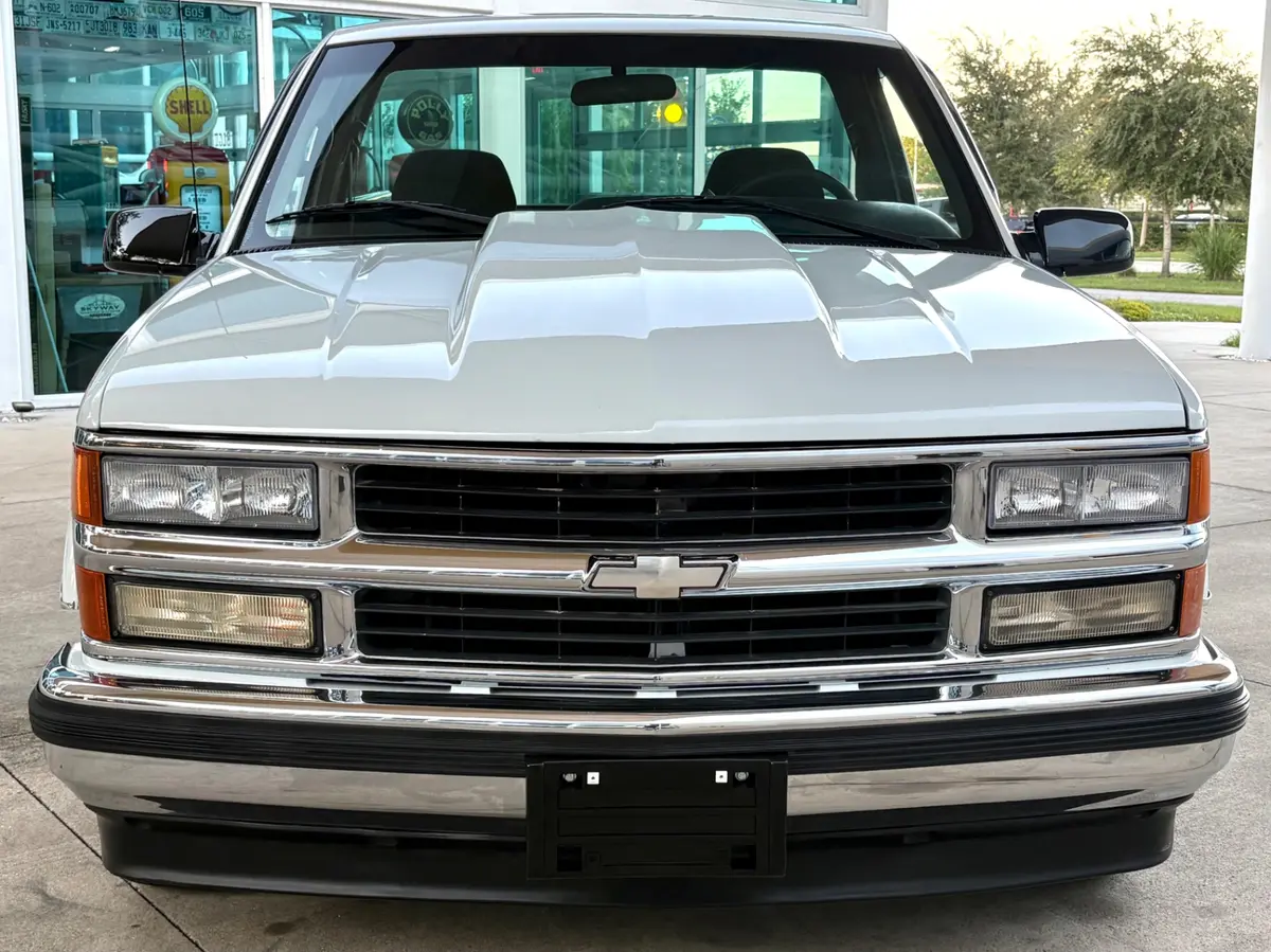 Vehicle photo 2