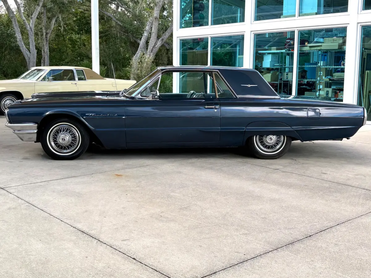 Vehicle photo 10