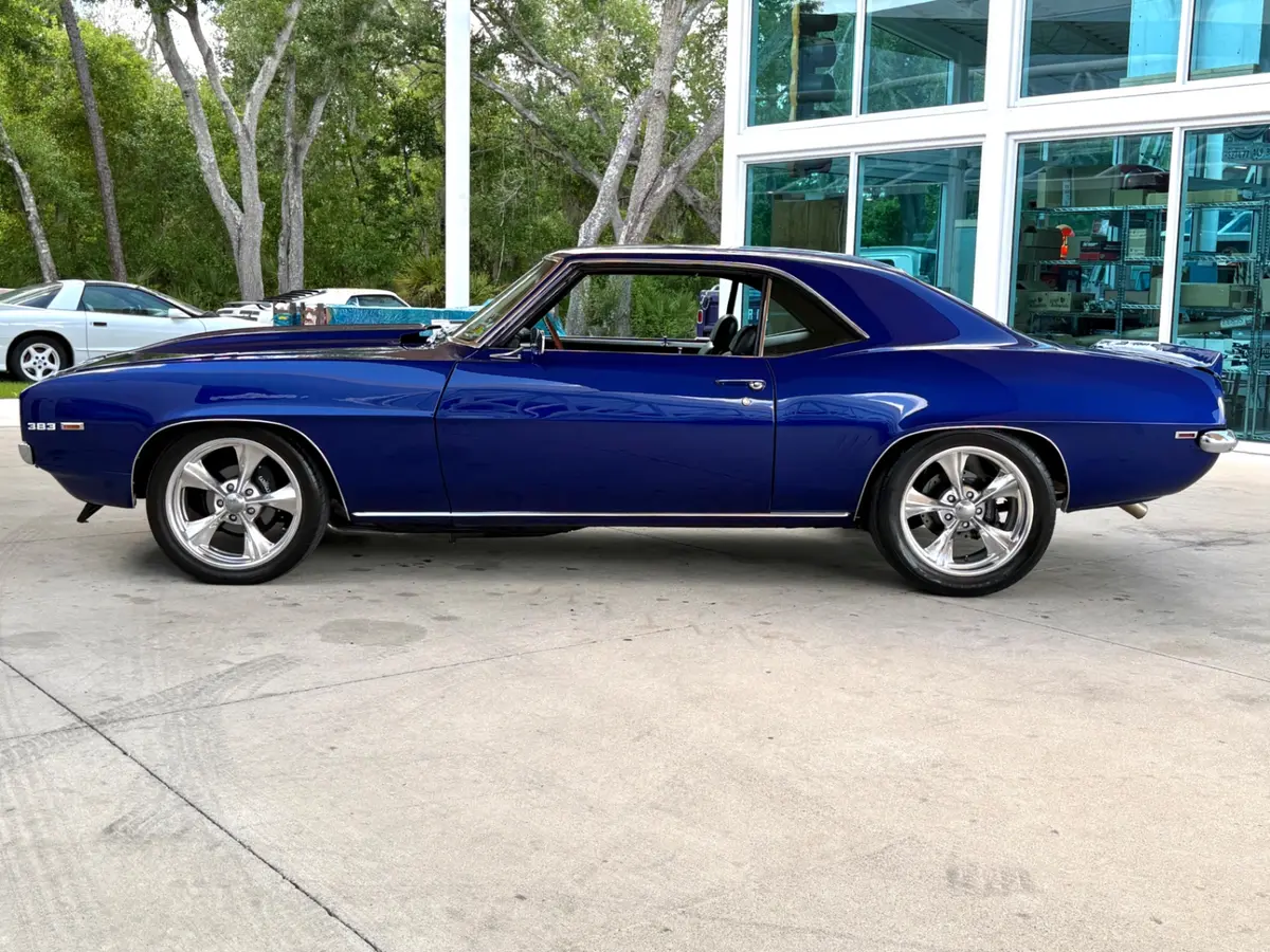 Vehicle photo 10